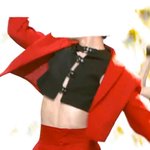 노출 많은 <b>의상</b> vs 개촌스러운 <b>의상</b>