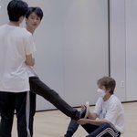 [NCT즌] 얘 <b>형아</b> 친구들끼리 노는데 따라나온 동생같지 않냐