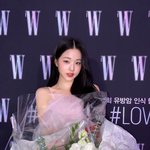 장원영 이니스프리 모델 축<b>하행</b>