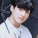전정국 찐으로 어려진듯