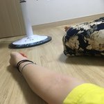 걍리발..현타와서 <b>바닥</b>에 자빠져있는중