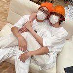 [세븐틴] 저 뒤에 <b>흰색</b> 스탠딩 마이크인가
