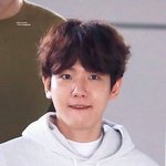 백현이 얼굴을 살폈다