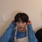 [NCT즌] 마크 <b>파란</b>티 입으니까 삼대삼 떠올라