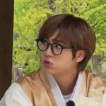 [군대] 석진이 안경 자주 쓰자