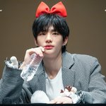 솔직히 잘생기긴함