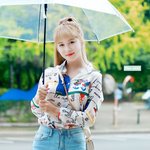 <b>새침</b> 발랄함으로 통통 튀는 여돌