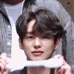 <b>팬</b>들 바라볼 때 유독 따뜻한 <b>남</b>돌