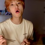 라면 먹고 찐 리액션 하는 <b>동표</b>