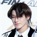 날렵한 눈매가 <b>한몫</b>하는 카리스마