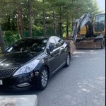 위치한 썬*** 호텔에서 차를 <b>포크</b>레인으로 못움직이게 막아버렸어요...