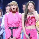 [블랙핑크] 아주 <b>미친년들</b>이 5주년이라고 단체로 날 잡았나보네