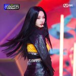 와 아이돌 <b>바지</b> 개짧긴하다