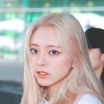 눈이 부시게 반짝거리는 <b>여</b><b>돌</b>