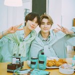 [NCT즌] 와 <b>책상위</b>에