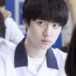 <b>디오</b> 옆에 있는 배우 윈터 닮지않았냐