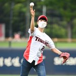 안산 선수 <b>시구</b>함