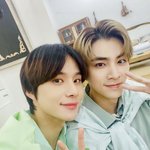 [NCT즌] 둘이 <b>셀카</b> 이게 첨이야?