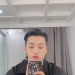 [에이티즈] <b>사니</b> 검은셔츠입고 팔들어올리니까