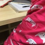 <b>숙제</b>한다고 앉아놓고