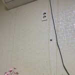 에어컨 물이 새는데 <b>임대인</b>이 조취하지 않고 방관하고 있습니다.