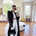 헤일리 <b>비버</b> 이런 옷 짱예쁘지 않냐