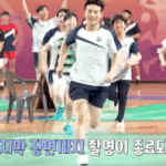 막촬후 감독에게 큰절하는 <b>라켓</b>소년단