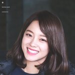 <b>꽃들</b> 판에 피어난듯한 밝은 아이돌