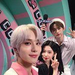 [NCT즌] <b>음중</b> 사진찍는 폰 뭔가 맘에 든다
