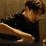 [군대] 전정국오빠 <b>소주</b> 따르는 짤