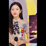 화면에서 점점 사라지는 안유진