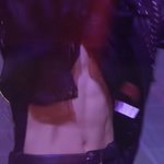 어느 남돌의 복근 <b>포착</b>
