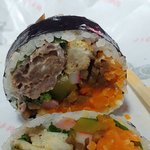 사진내려요) 이 김밥 어제 <b>지은</b> 밥으로 만든 건가요?
