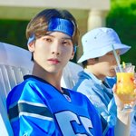 [에이티즈] 엄청 튀는 <b>쥬스</b>들고있지만