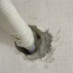 [도와주세요] 에어컨 설치업자가 집과 제품을 파손했습니다 적반하장...