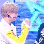 형이랑 무대에서 가위 <b>바위</b> 보 하는 막내