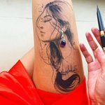 자신의 <b>신체</b>에 그림 그리는 작가