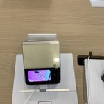 광고 거르고 <b>z플립</b>3 진짜 ㅈㄴ 이쁘더라