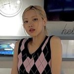 요즘 이런 옷이 <b>유행</b>인가봐?