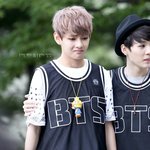 [군대] <b>멀리</b>있어서 촛불 못 불었던 태형이 챙겨주는 윤기