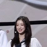 <b>아린</b> 머리 왤케 큼?
