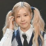 <b>로제</b>의 패션은 귀엽다