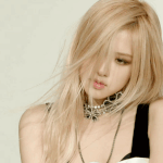 로제 눈빛에 <b>서사</b> 한가득인데