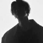시끄러운 사람들 틈에 왜 당신은 조금도