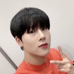 <b>주헌</b>은 흑발이다