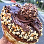 쉽게 참을 수 없는 '달콤한 <b>도넛</b>'