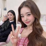 프리지아 <b>저번</b>에도 장원영이랑 사진 찍더니