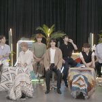 [NCT칠프] 가운데에서 <b>은은</b>하게 웃고있는 정재현
