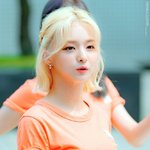 <b>후면</b>카메라로 찍어도 걍예쁜 여돌
