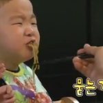 <b>송일국</b>이 자장면 먹는거 보고 놀란 삼둥이